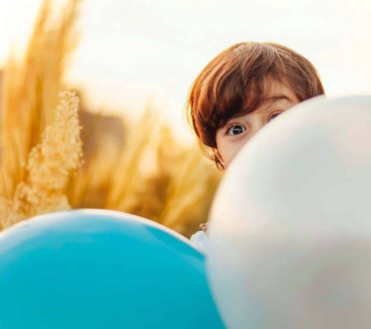 Chłopiec w balonach