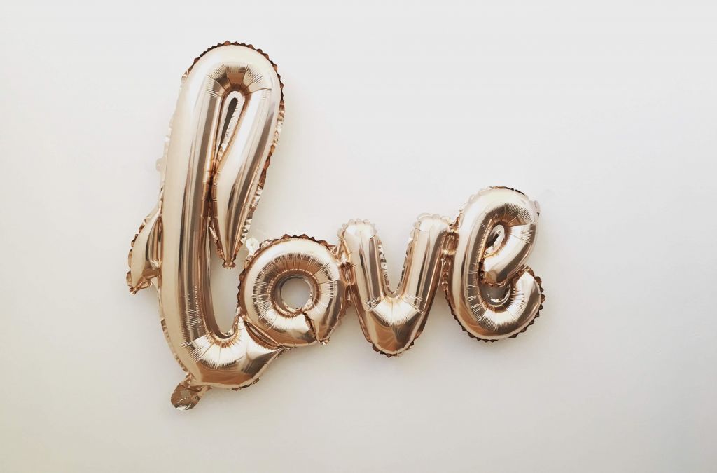 Balonowy napis "love"